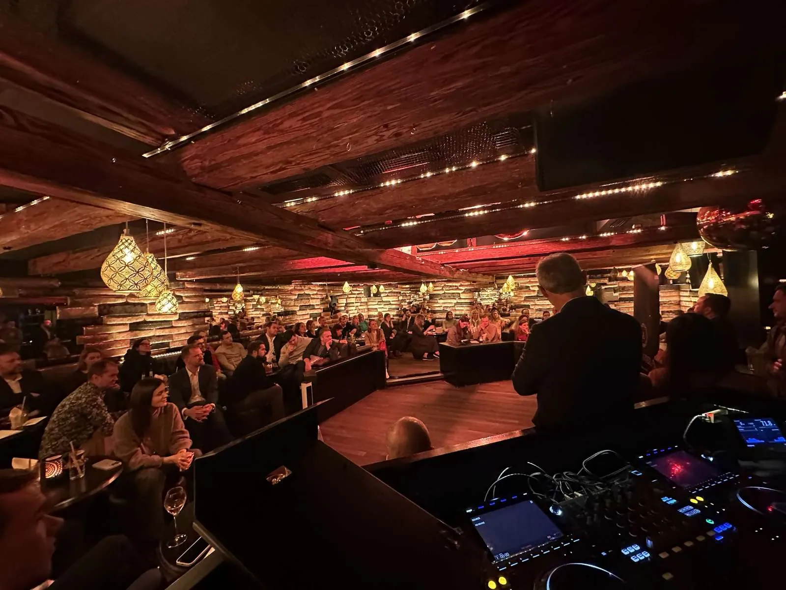 A guest speaking to a full room at a club evening in Zürich